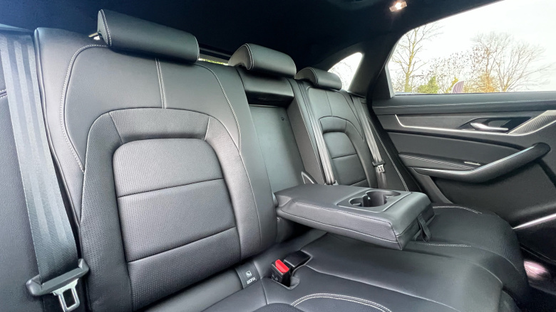 Jaguar F-Pace 2.0 D200 R-Dynamic Black 5dr Auto AWD Diesel Estate